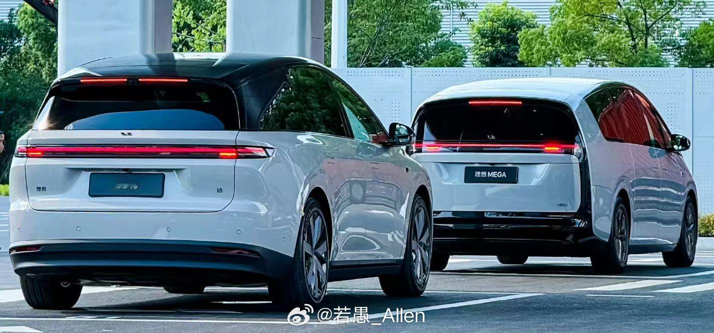 感觉这张图在网上被传了无数遍，但因为两车体量的不同，实车看上去还是会有很大的差异