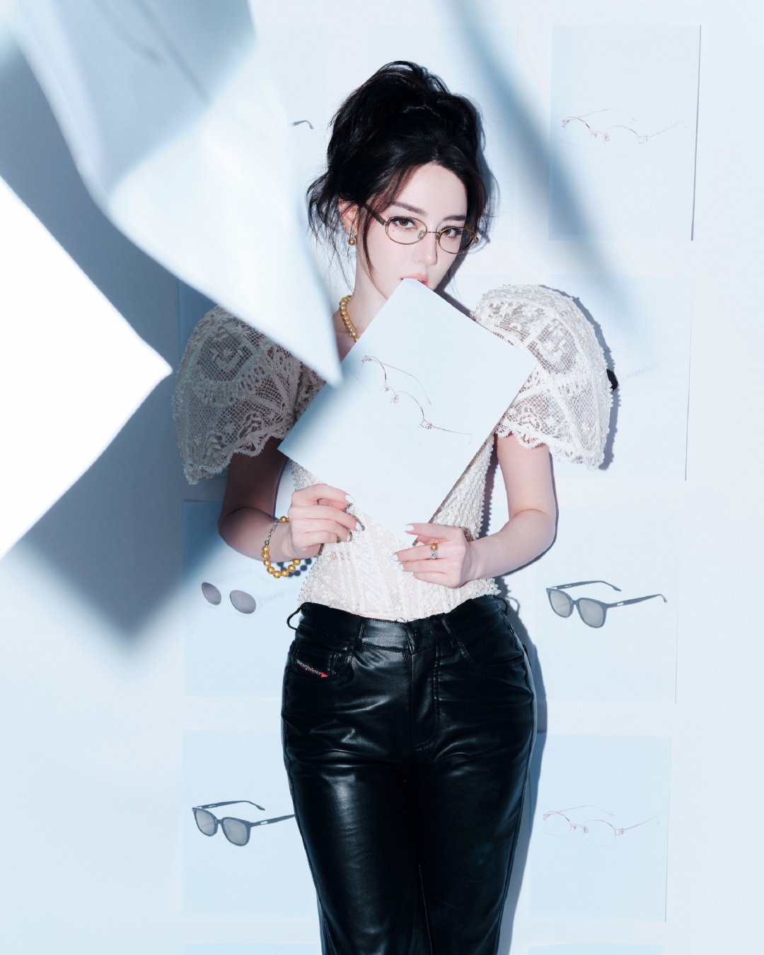 金鹤龙给迪丽热巴化的黑桃冷熏妆 热巴黑桃冷熏妆 金鹤龙给迪丽热巴化的黑桃冷熏妆 