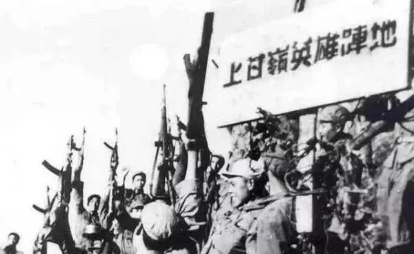 1953年夏天，朝鲜上甘岭战役主要指挥者、十五军军长秦基伟将要调回国内，出任昆明