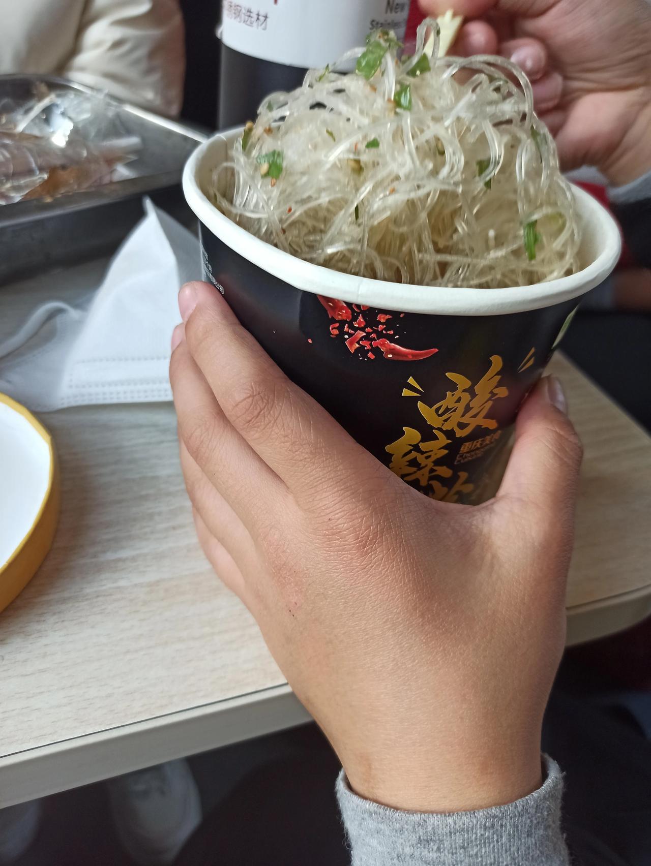 我家孩子，每次回老家，如果让他来选，出行的第一选择一定是火车，因为火车上可以名正