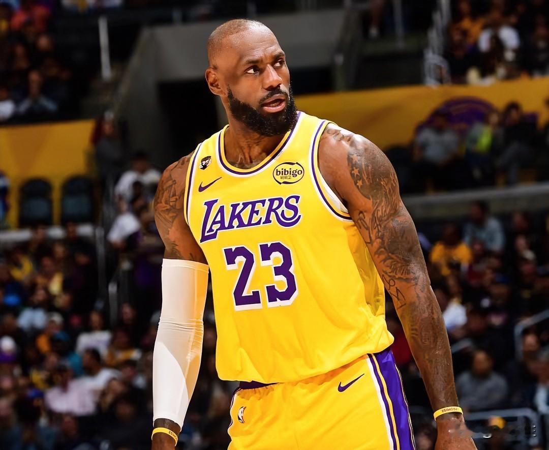 湖人惨负黄蜂，咎由自取！

1，一切的根源要从第二节东契奇休息的那段时间说起，湖