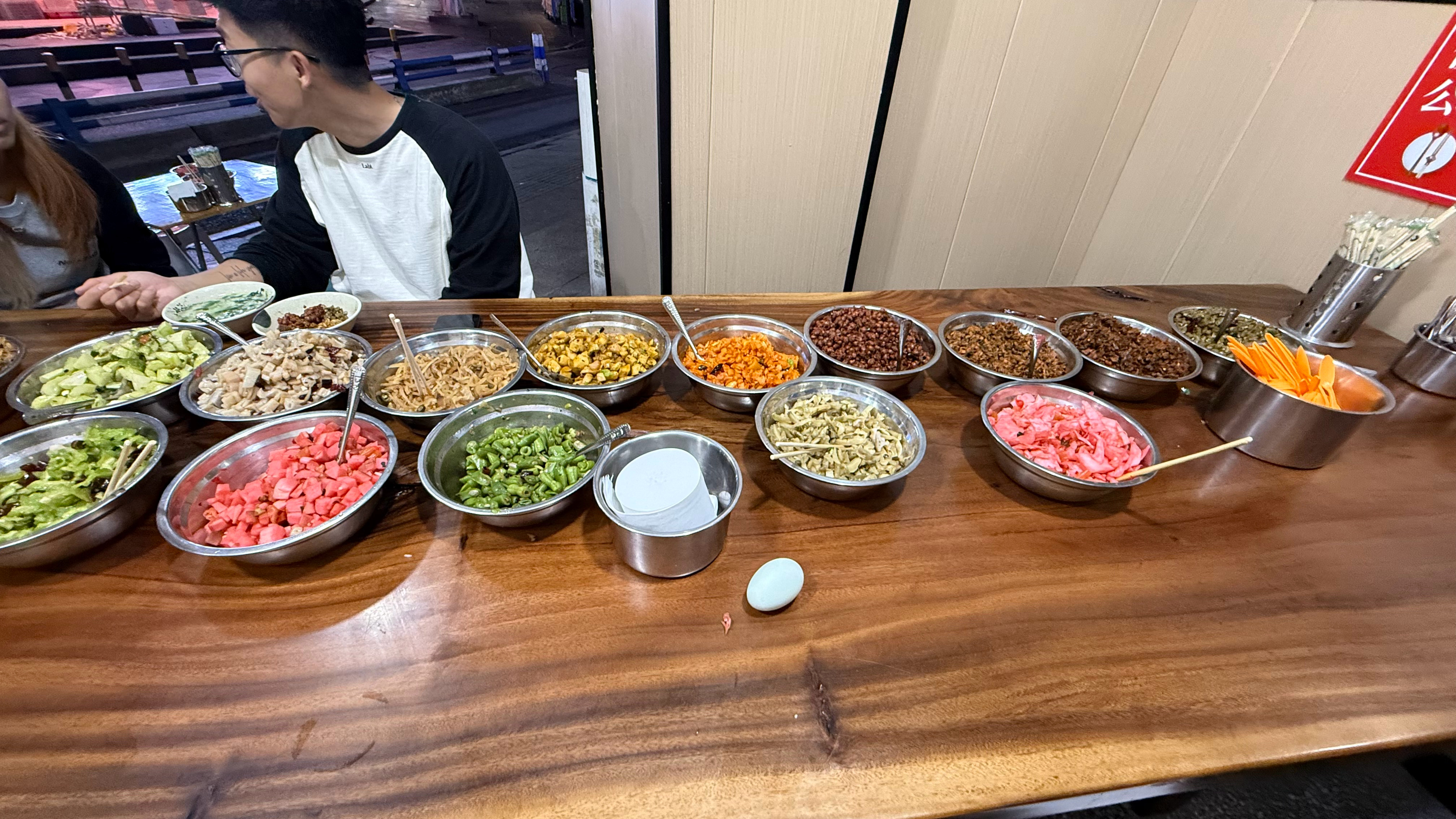 三块钱一碗稀饭，配菜随便吃重庆这物价有说法吧