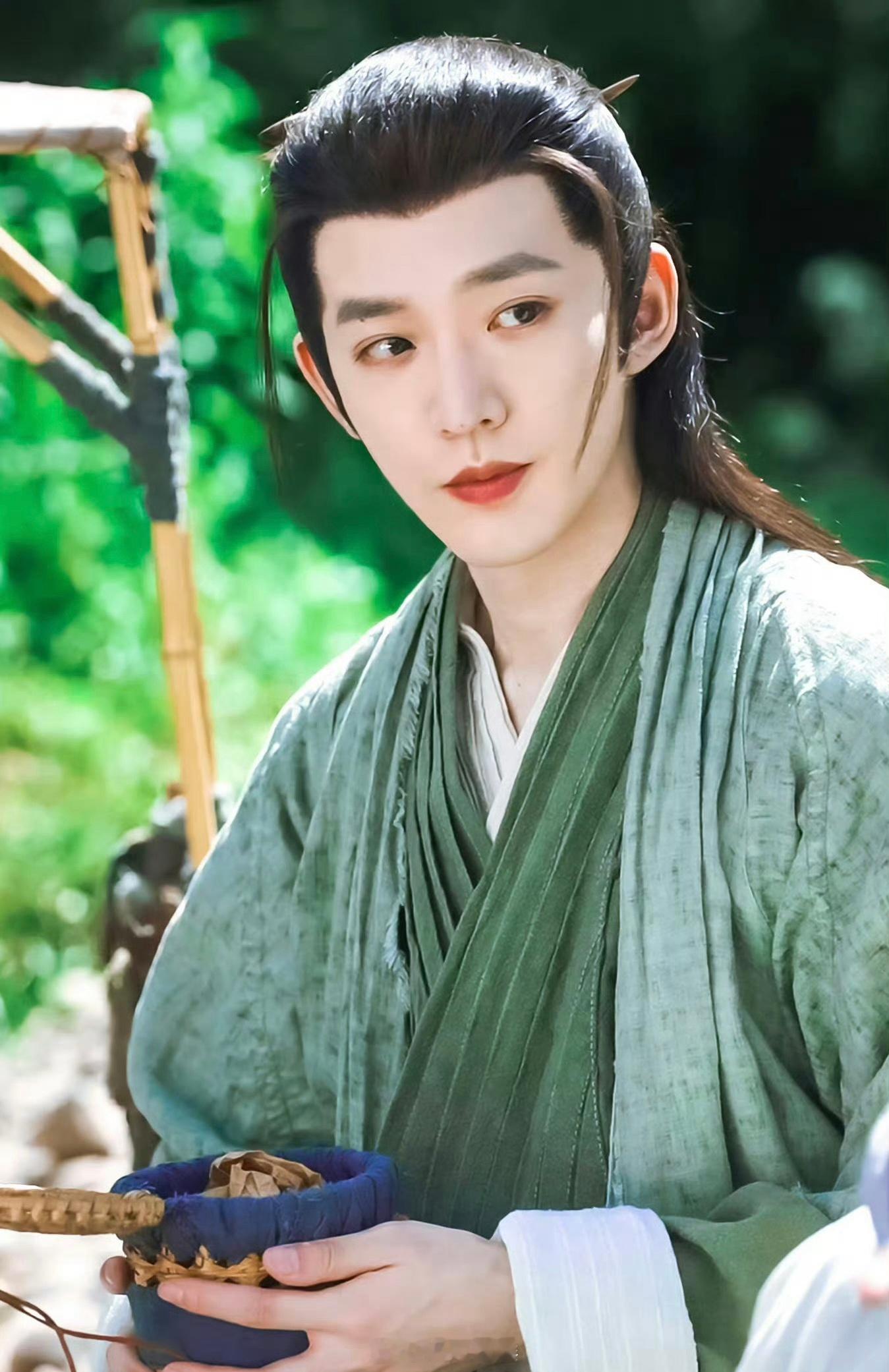 长相思剧本确实好！当然长相思的成功也是离不开演员的演技！很喜欢邓为演的涂山璟，真