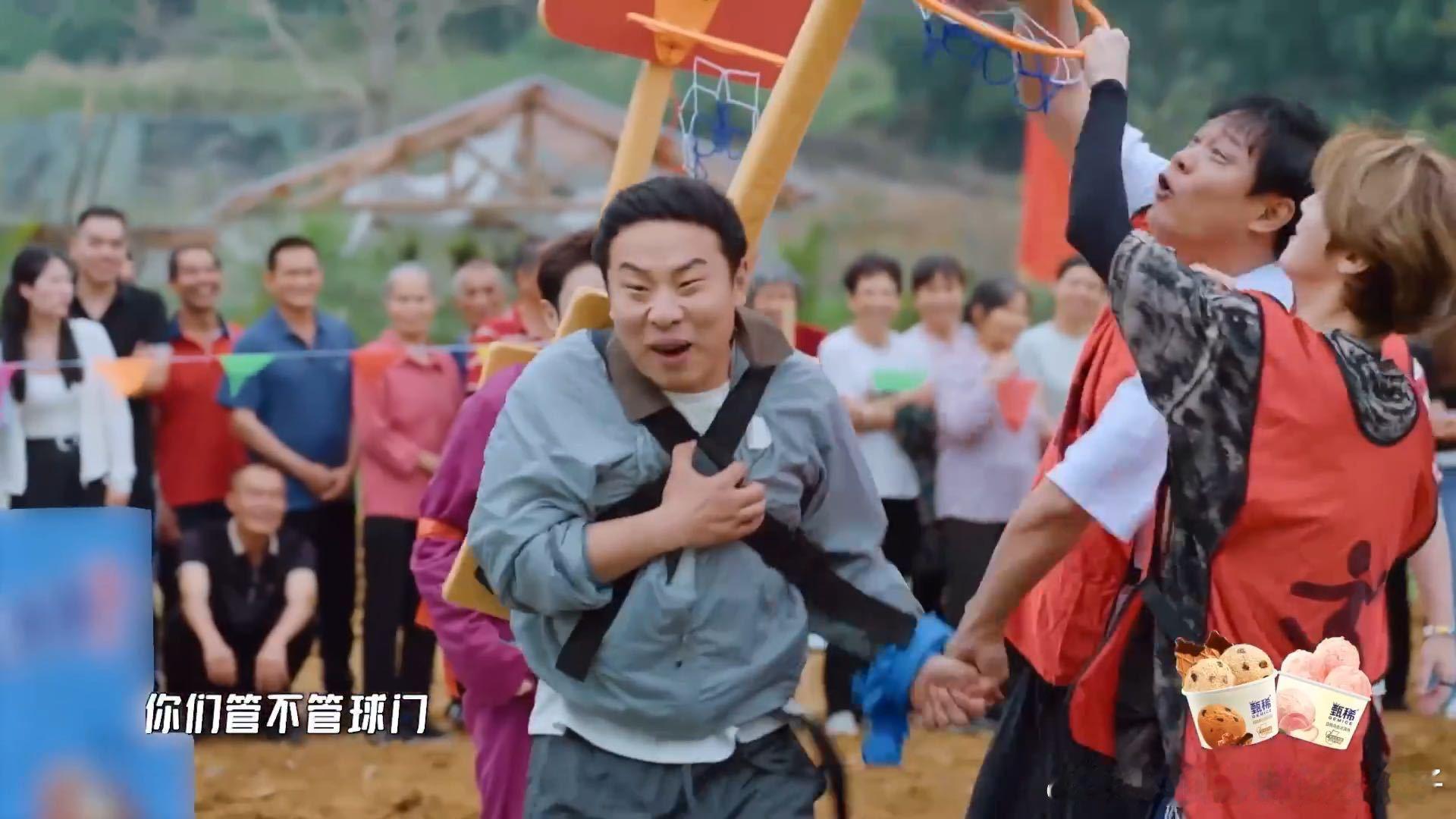 鹿晗连环暴扣徐志胜鹿晗拿徐志胜刷分哈哈哈哈哈 鹿晗开启得分模式，专挑徐志胜下手。