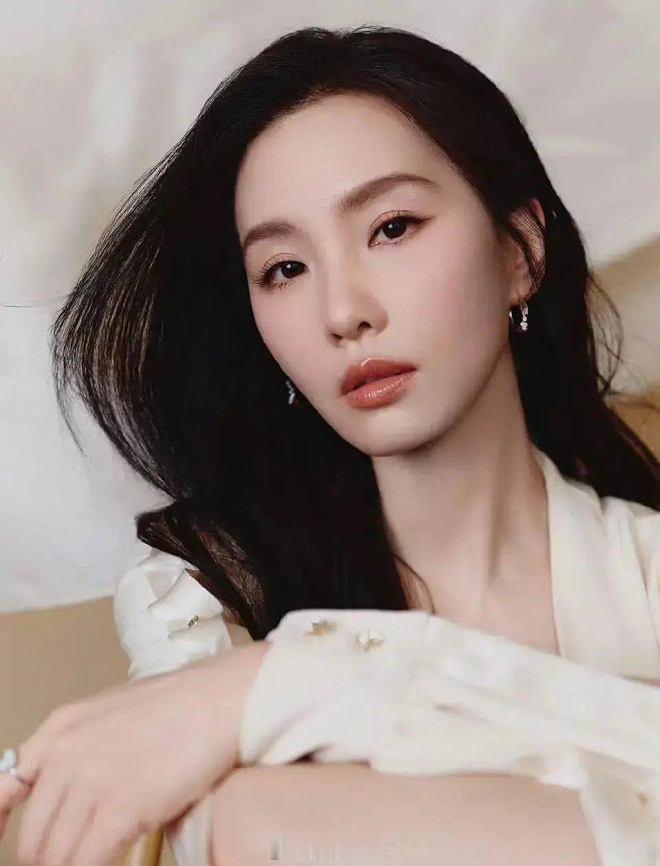 刘诗诗的脸怎么感觉劣成这样了 ​​​