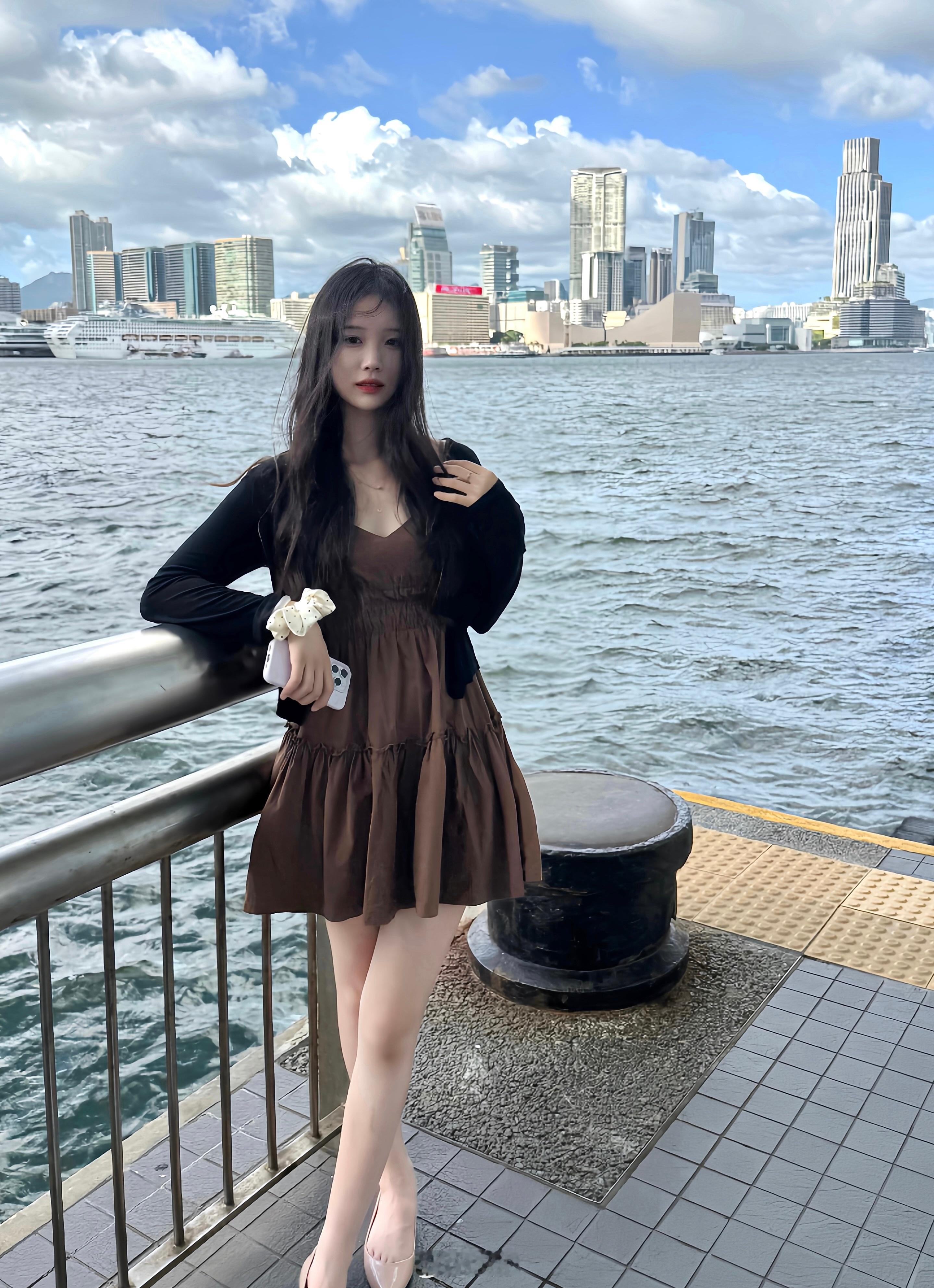 消费升级，香港满大街随处可见最新款ProMax版iPhone。 ​​​