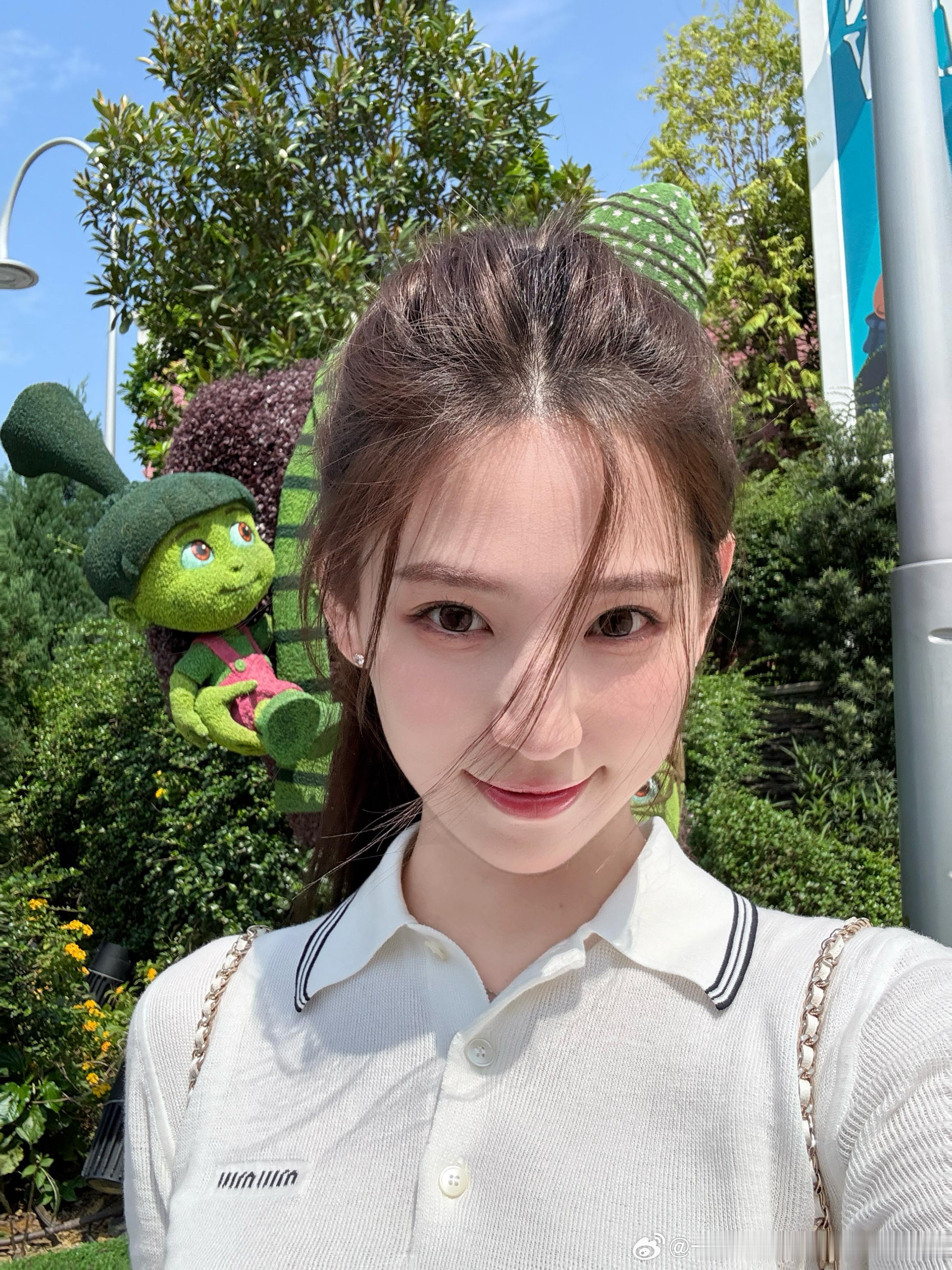 哈哈哈哈绿色的神偷奶爸真的搞笑 ​​​