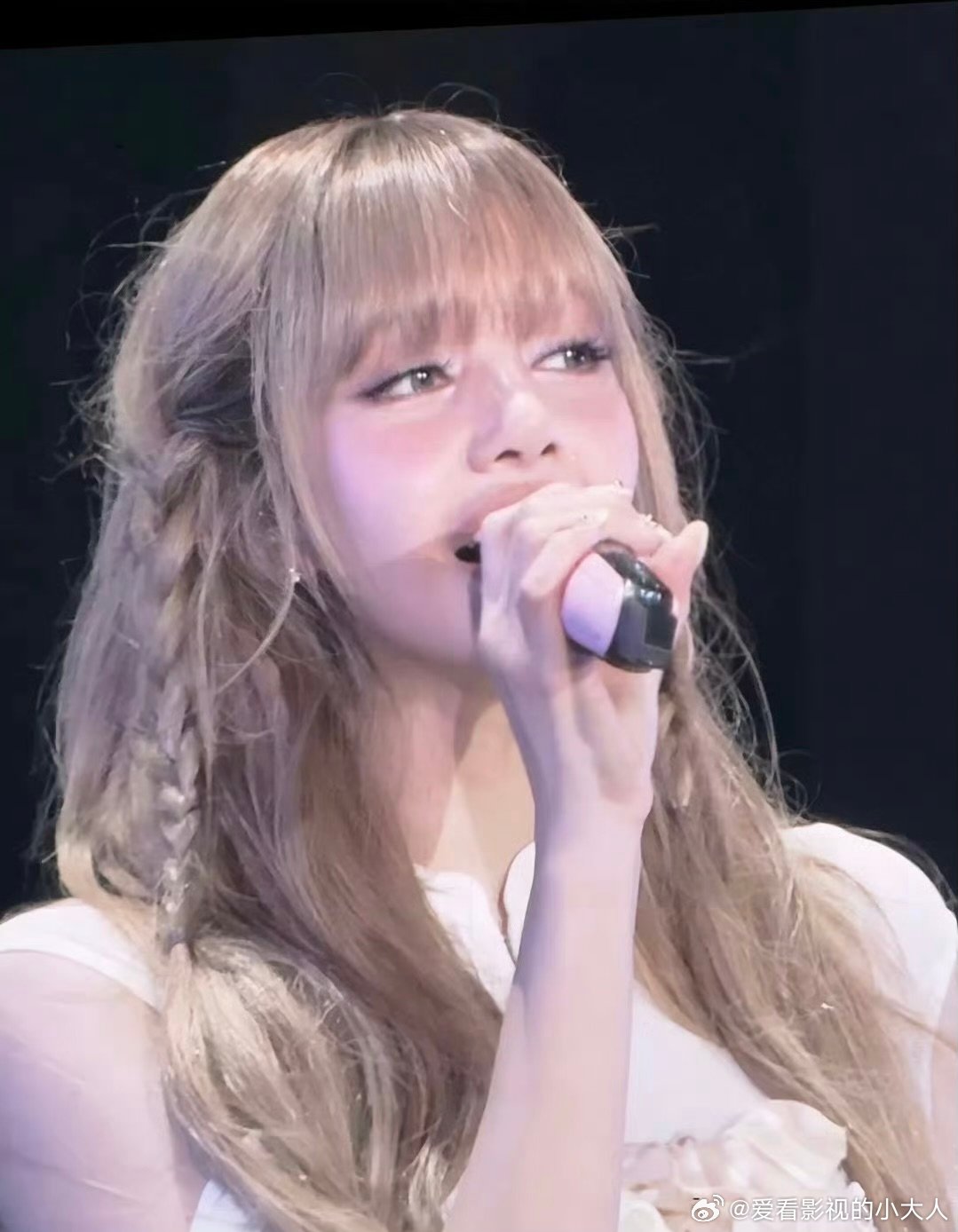 Kpop纯元回归了Lisa只需要一个妆造就能美出圈Kpop纯元回归了！人间芭比莎