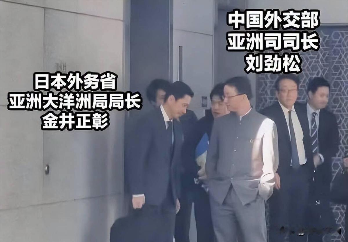 “我们都是时间的过客。
时间不等人，历史不等人。”——刘劲松

去年一张双手插兜