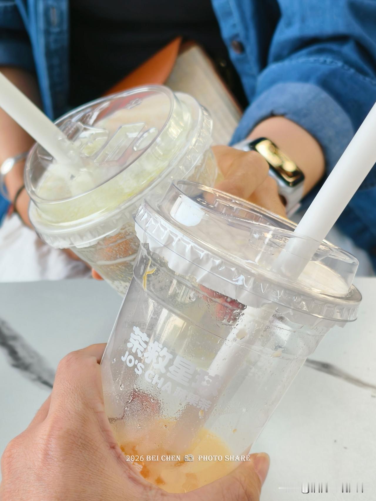 拍完照喝奶茶[机智]