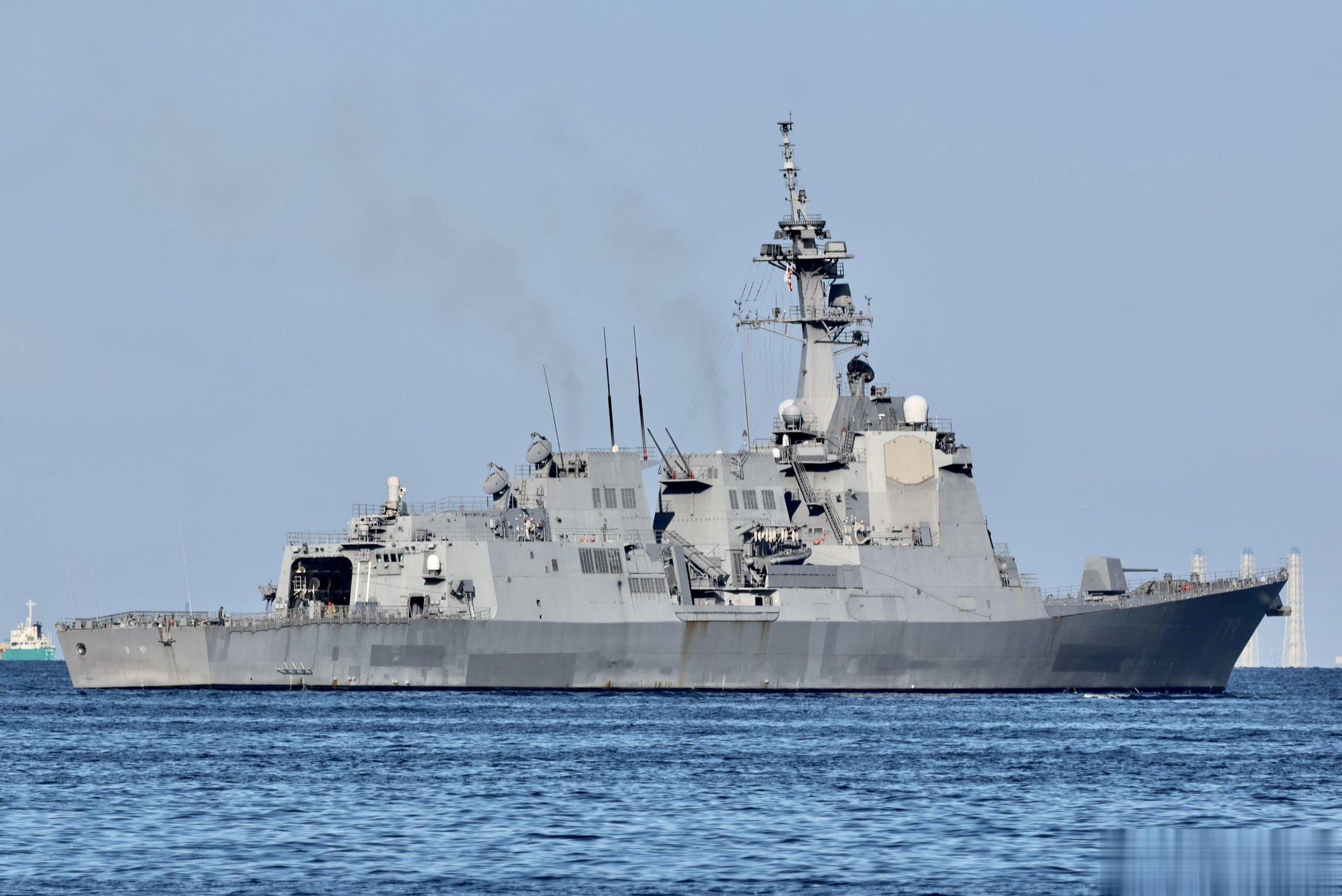 羽黑舰装备的日本国产17型反舰导弹#武器装备[超话]##海军[超话]# ​​​