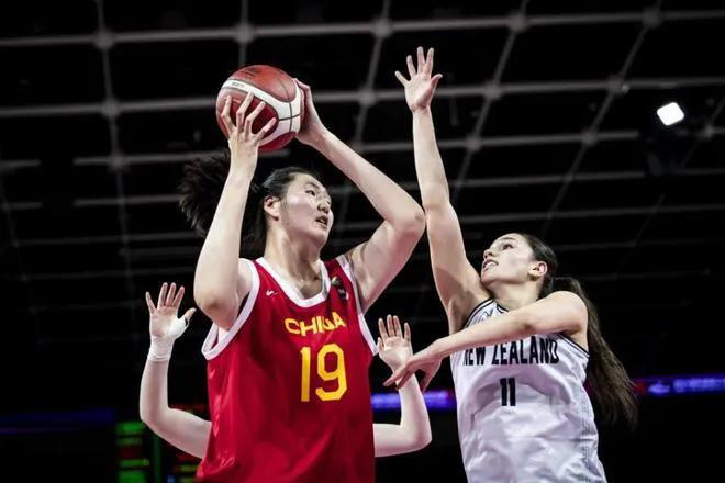 北京时间6月25日晚，2024国际篮联U18女篮亚洲杯，中国女篮迎战澳洲强乱新西