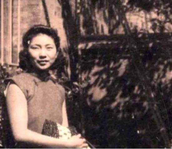 1948年，陕西一老农因贪图便宜，娶了一个不要彩礼的老婆，他们还有了8个孩子。然