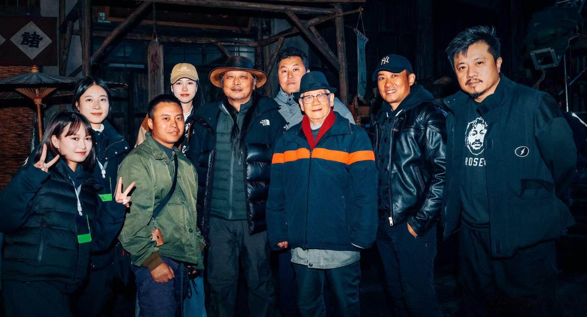 剧组生活工作日记电影片场剧组重庆杀青 〖 殺青夜 〗11月23日 重慶兩江影視城