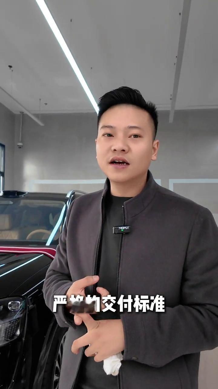 问界M9华江路验车。
大家好，我是小高。今天又来到了华江路的问界交付中心，今天把