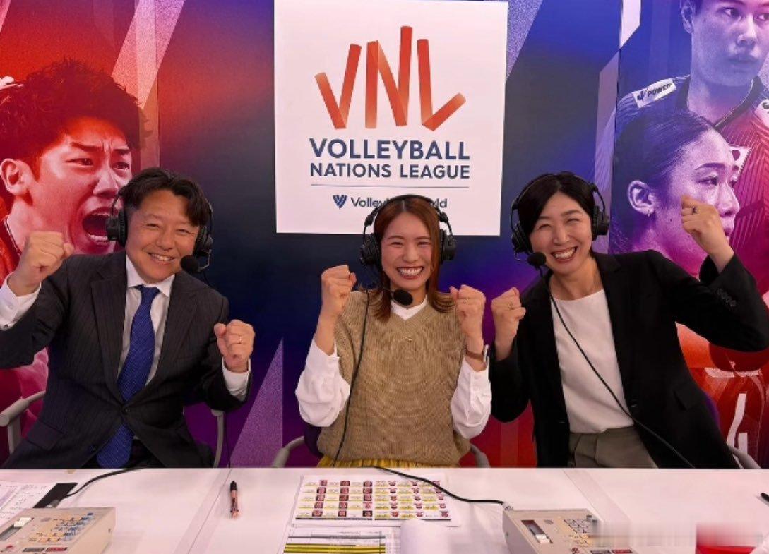 🎙️ 担任日本女排比赛场次解说嘉宾的两位前队长— 古贺沙里那 & 荒木绘里香。