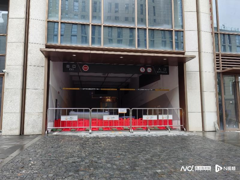 【#广州金融城民生之困#：办公高大上，为何通勤堵吃饭难配套少？】#广州金融城配套