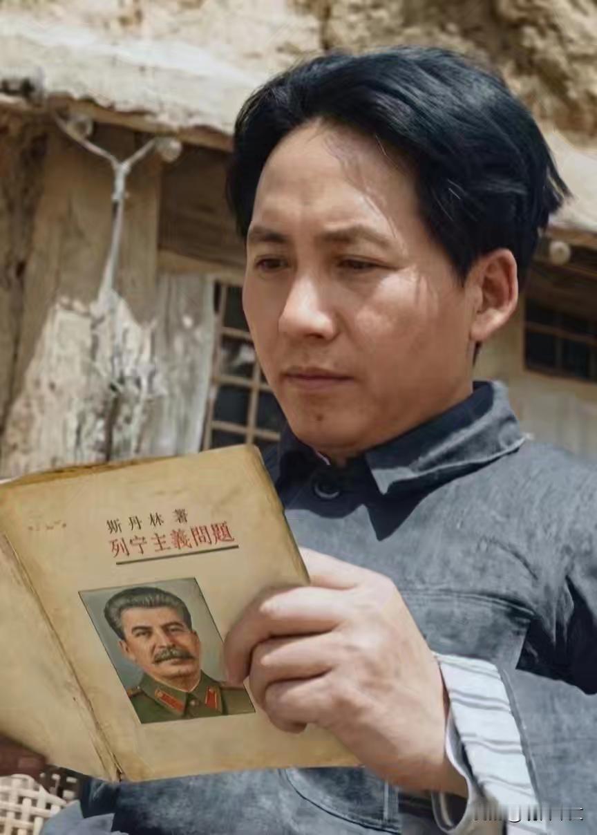 1939年6月的一天，恰是抗日军政大学建校3周年，苏联《消息报》特派新闻电影摄影