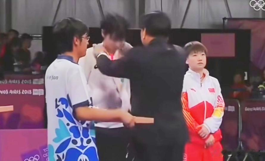 2018年青奥会，18岁的孙颖莎和18岁的王楚钦拿到了单打冠军！

18岁的莎莎