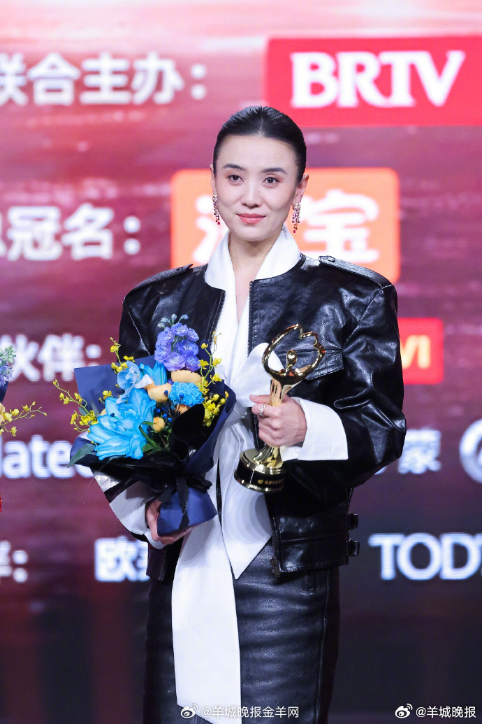 【2025荣誉综述】2月5日微博之夜圆满落幕，均三封微博KING&QUEEN；张