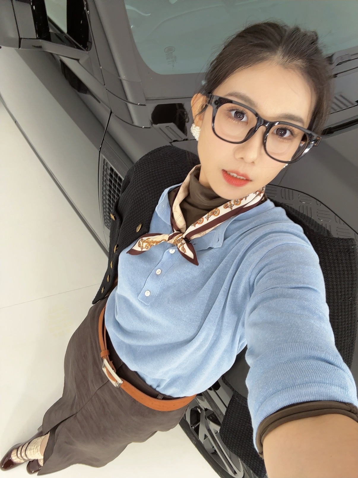 都说捷途旅行者是“小卫士”这下好了捷途把卫士110也拉来影棚了！各自合照几张～新