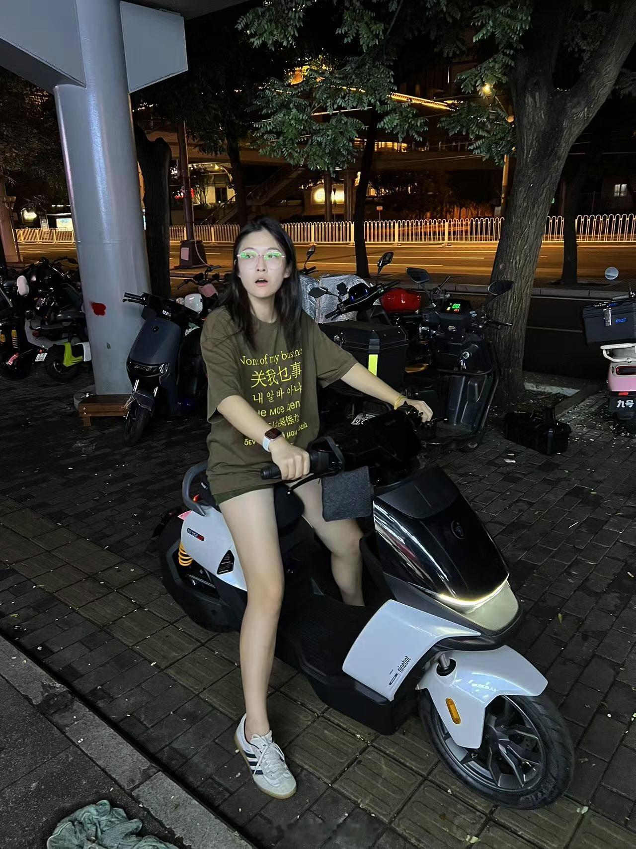从今天开始就是九号机械师二代的车主咯[春游家族]最终成交价一万二仟元整。送手机支