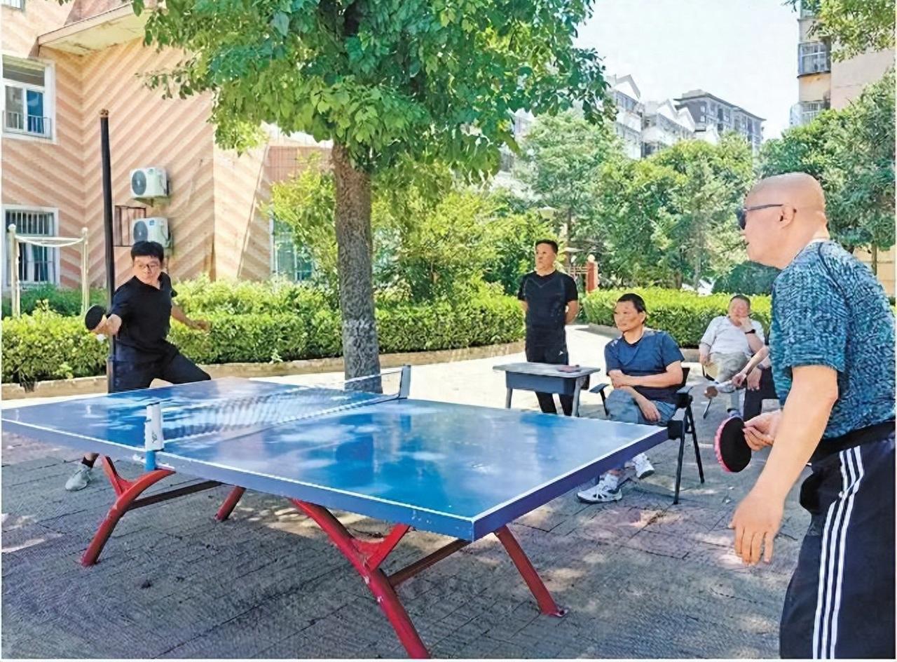 小区不要物业，居民自行管理，周兆成：业主自治不是想干就能干
 
大家好，我是安剑