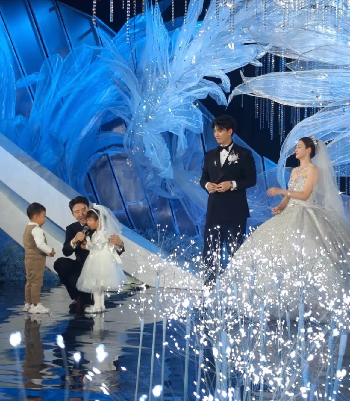 今天雅琼刘雨辰结婚，艾登给雅琼当花童！！艾登给黄雅琼当花童 刘雨辰黄雅琼婚礼