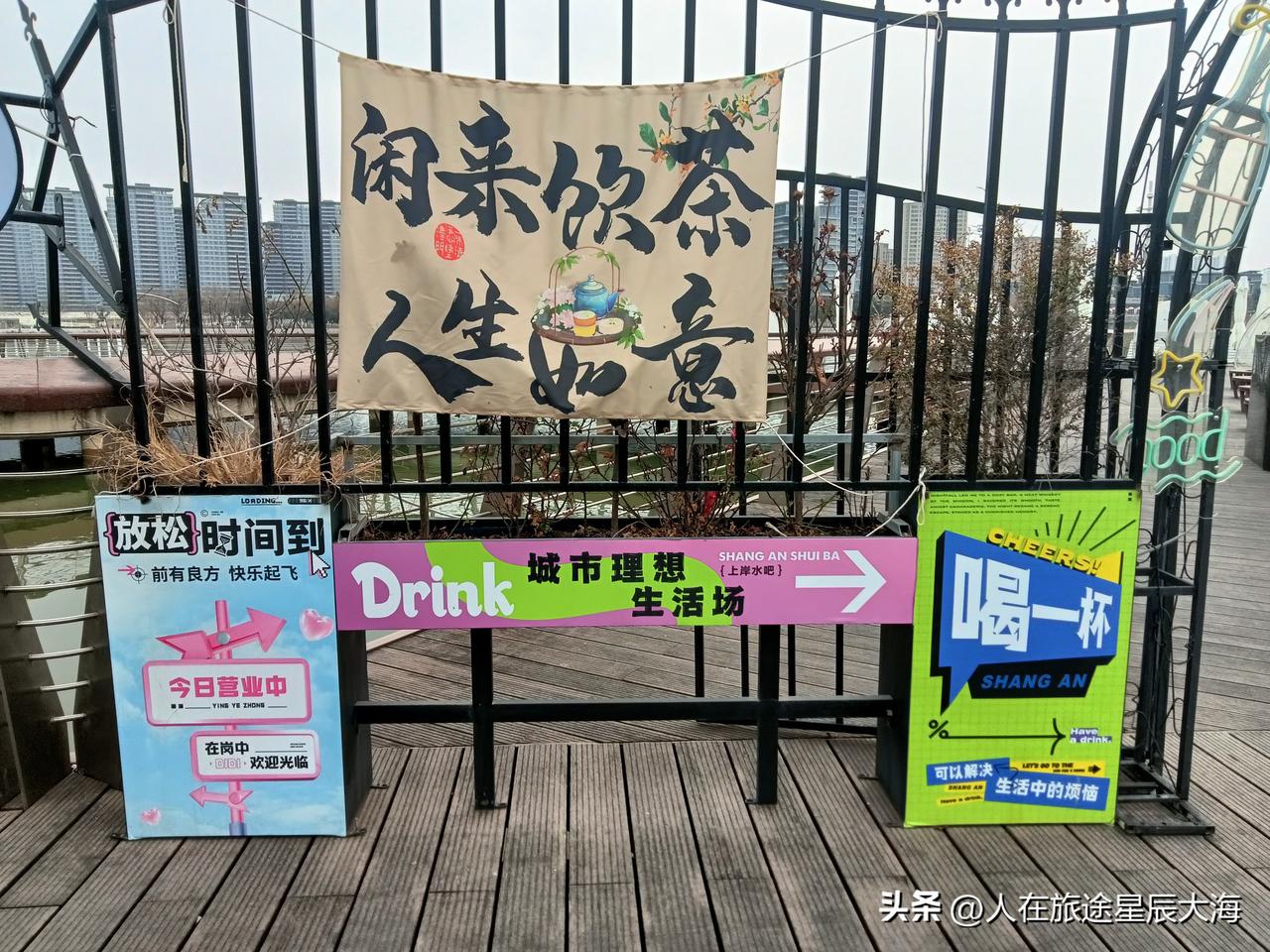 你知道贴对联的最佳时间和方法吗我们楼层里的老李腊月二十八早早就在他家门口墙壁上贴