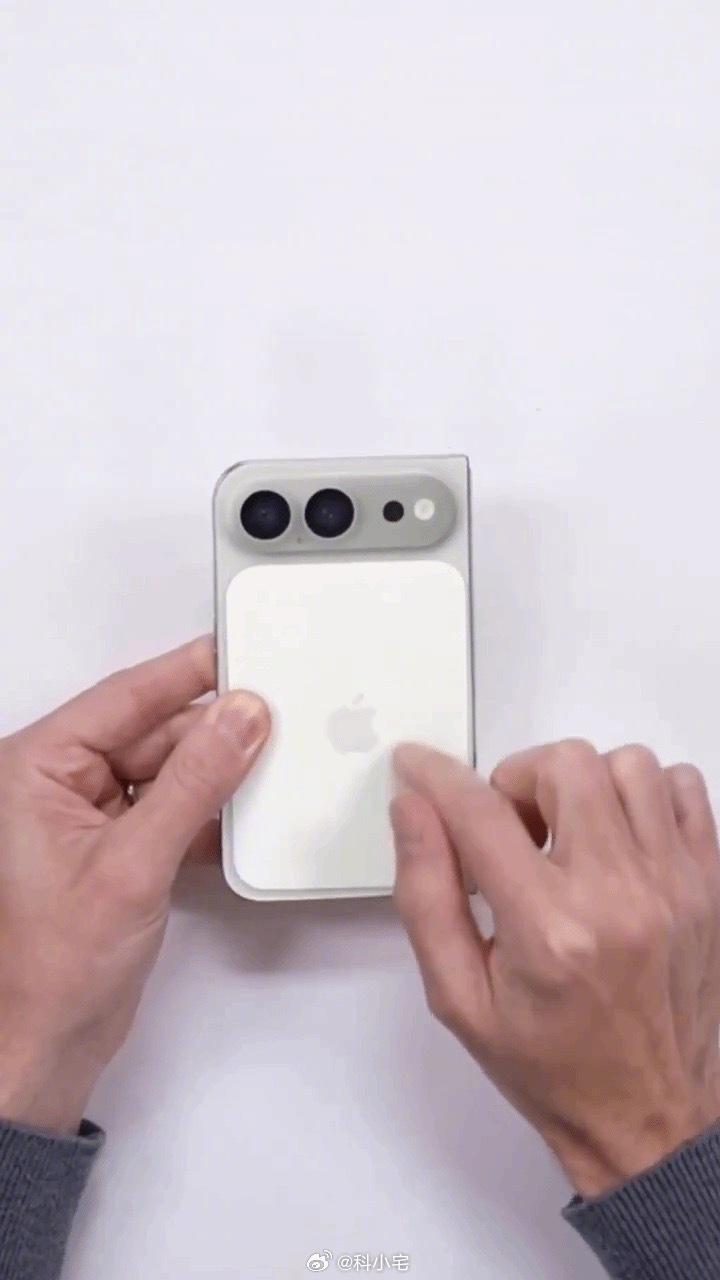 疑似iPhone折叠屏版开箱视频流出！你们觉得这造型怎么样，好不好看？ 