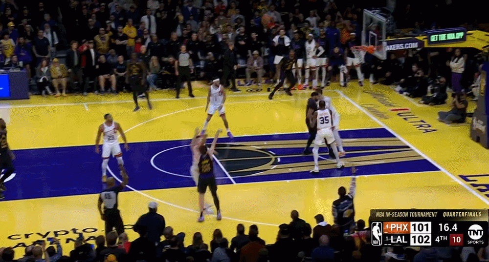 里夫斯真大心脏啊，三分线外突施冷箭杀死比赛！