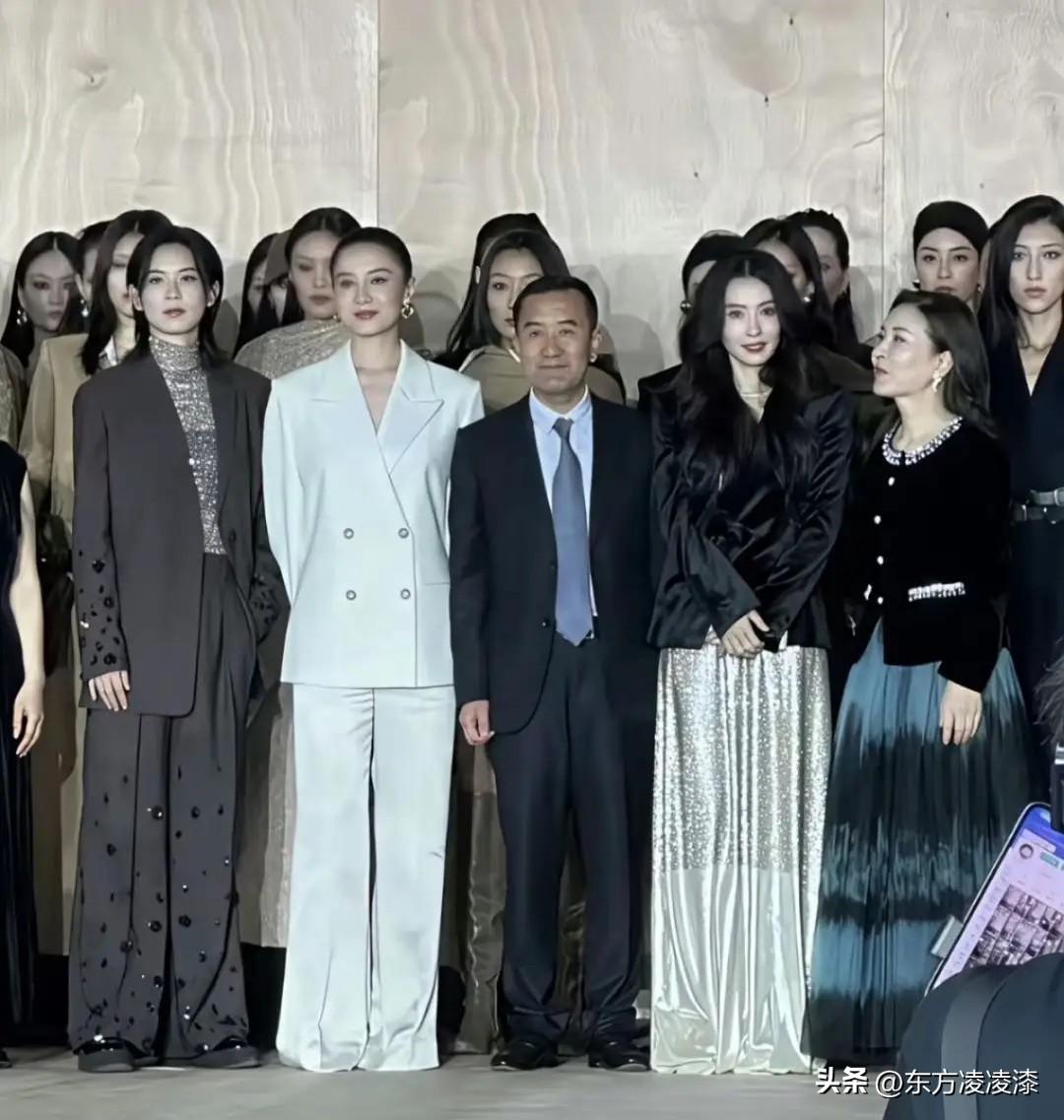 对比之下你就知道张柏芝的颜值有多惊艳。
张柏芝还有一个天赋，那就是演技，她的演技