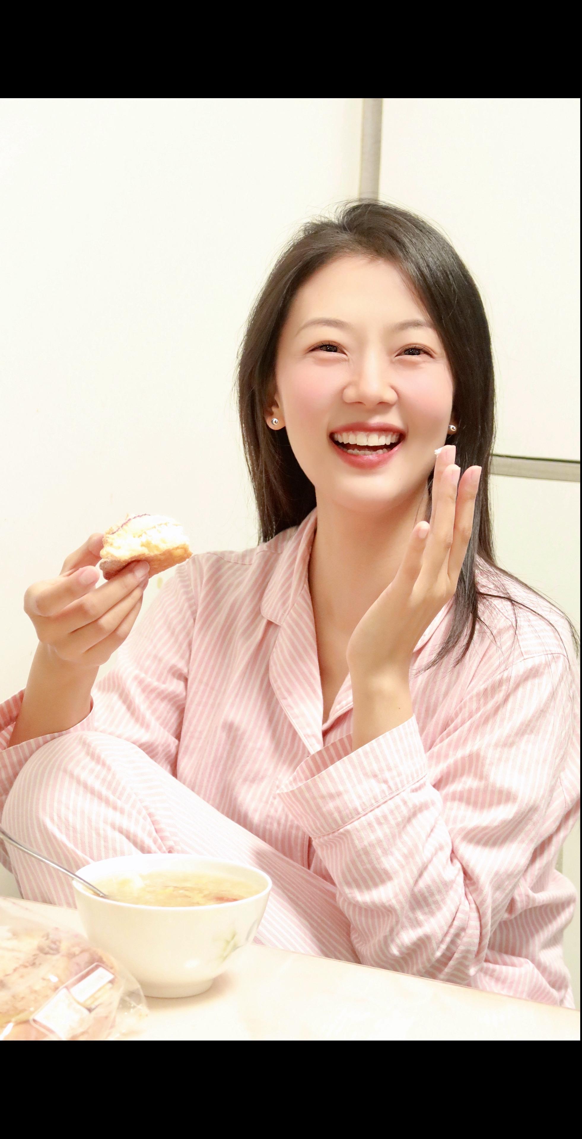 不追波澜，之恋三餐，大笑间皆是寻常幸福。