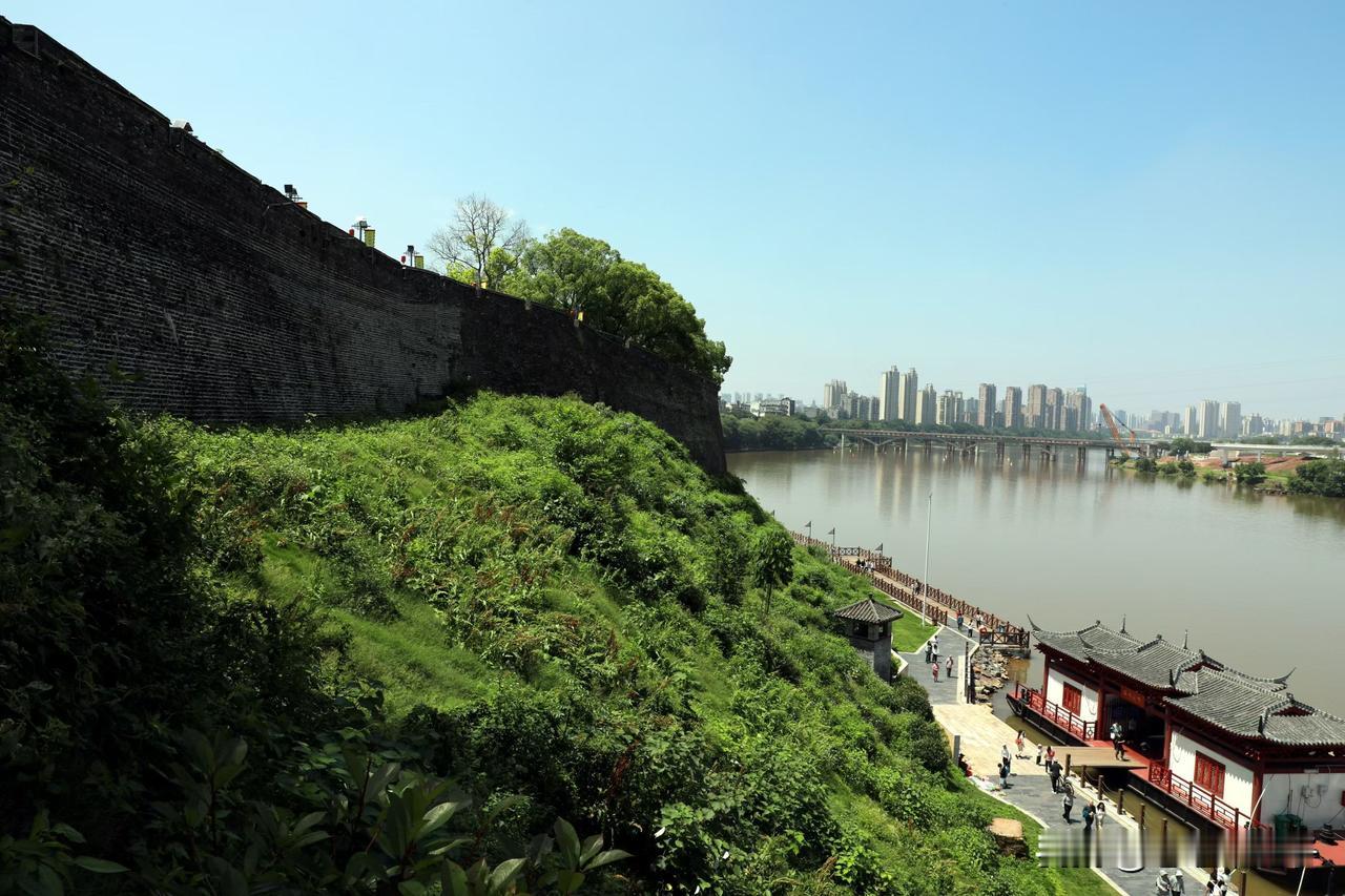 赣州哪里最美虽然多次去过赣州军门楼景区暨蒋经国旧居，也分别从八境台和西津门即东、