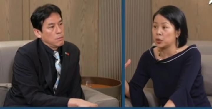 李贞秀昨天晚上上了黄暐瀚的节目，首次对她的家庭情况进行了爆料，她的前夫是台湾人，