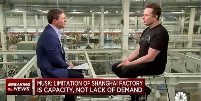 马斯克又扔下“政治核弹”，这次把世界网友都看傻了。2023年秋季一档美国热门播客