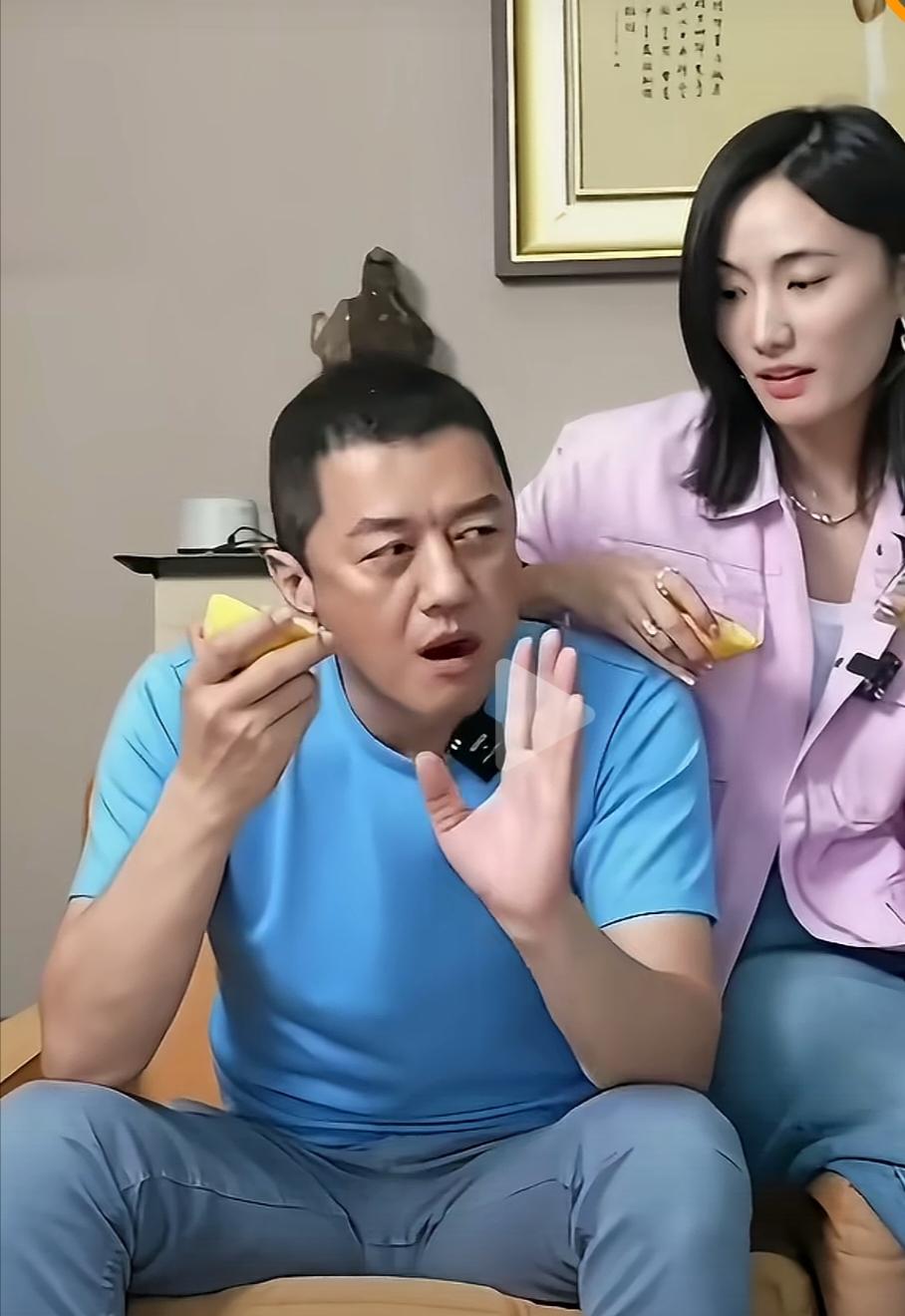 这两人在一块还挺有夫妻相的。腻歪这场景，活脱脱一对标准夫妻。但凡有一点掺假，都展