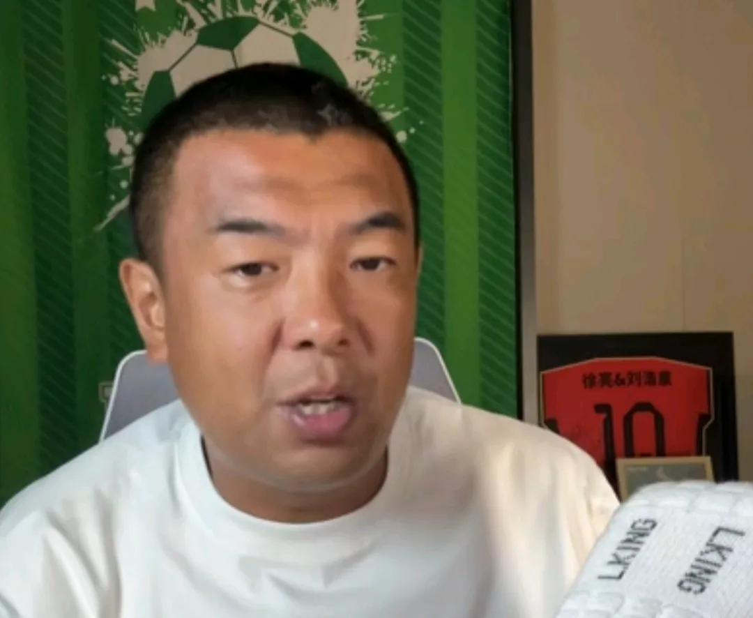 前国脚徐亮批评了北京国安外援达万，认为其能力水平比张稀哲差多了。
在北京国安与浦