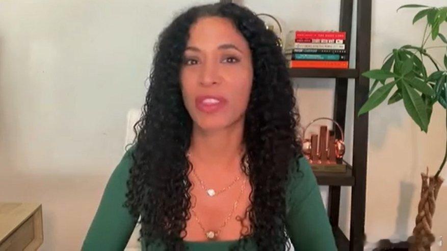 凤凰新闻【“他问我想不想见一位王子，我说想”】据英国天空新闻报道，莉萨・菲利普斯