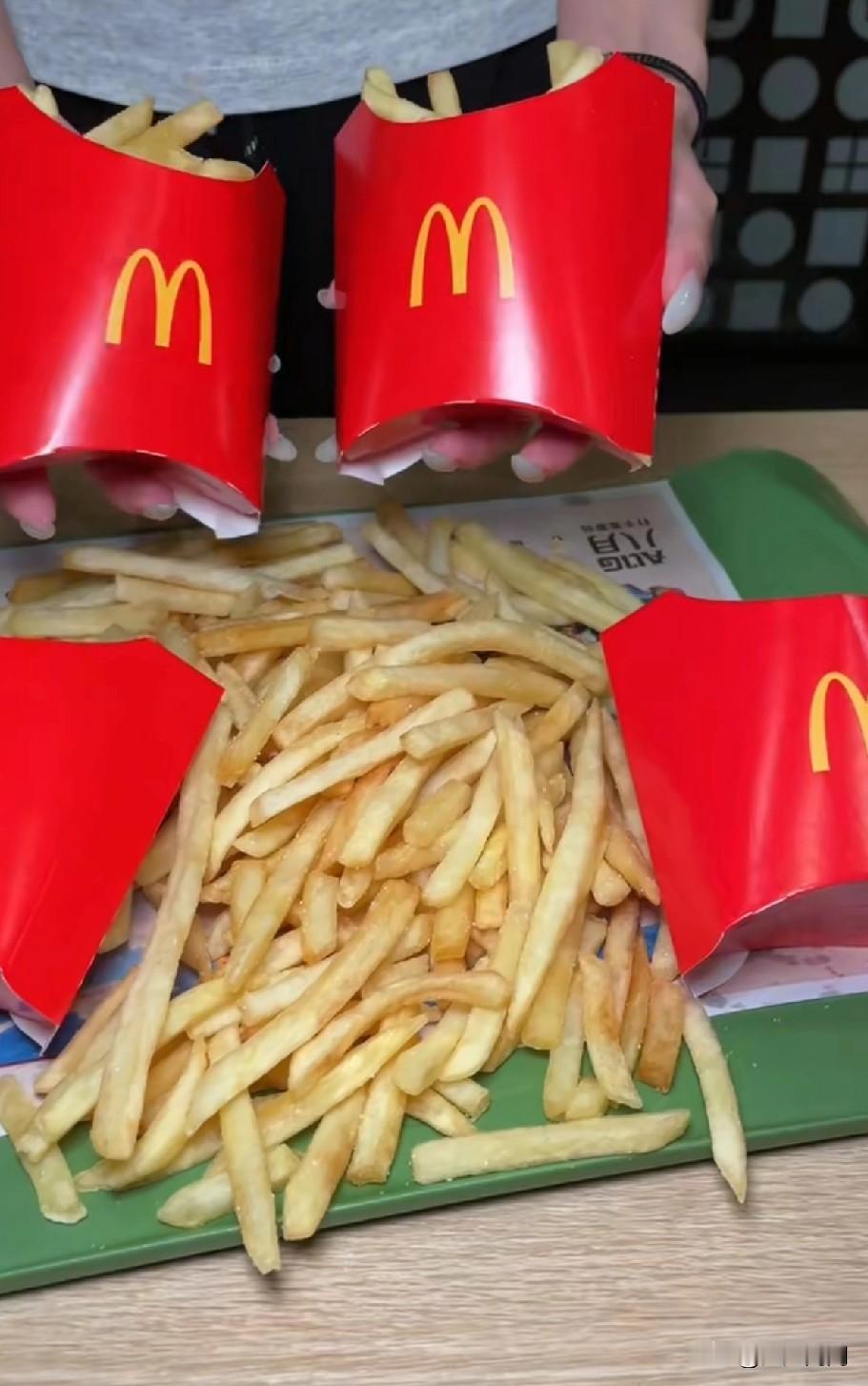 这是什么新型骗术吗？
昨天下午在通州万象汇麦当劳
正准备开吃呢

一个四五十岁的