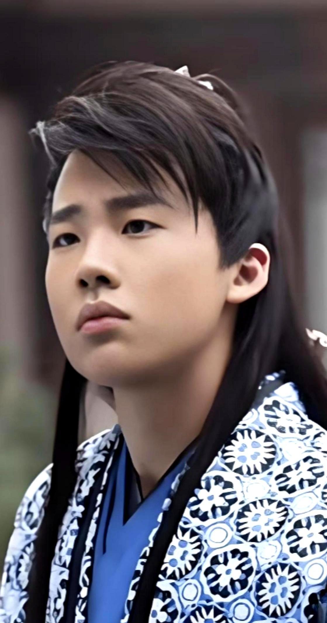 《庆余年3》还没开机，先把郭麒麟推上热搜。
 
原因很简单：钱。
 
第一季他拿