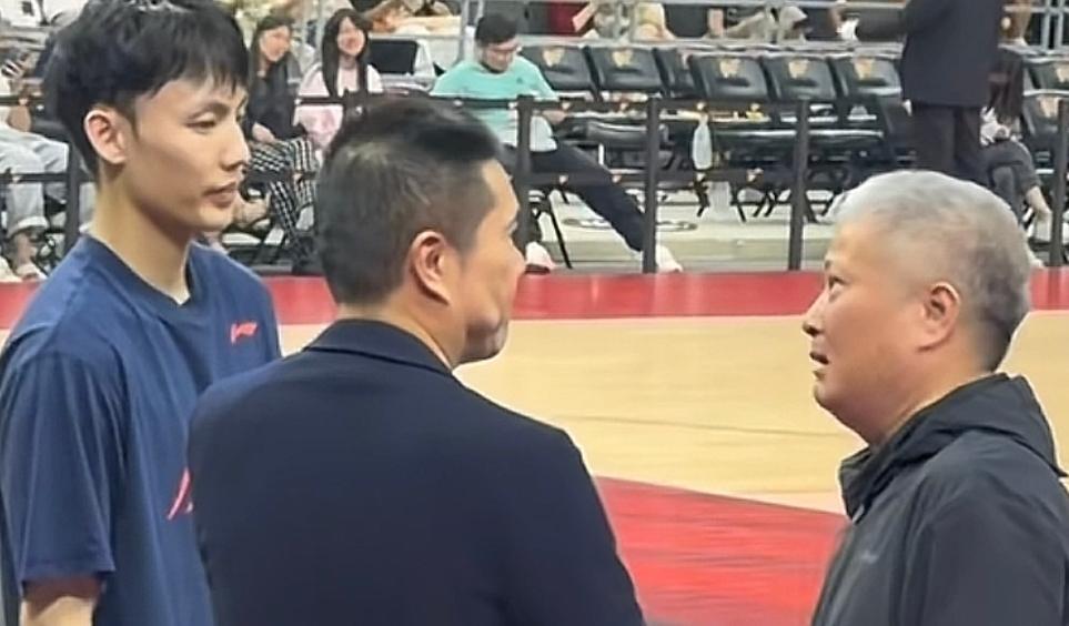 王文城跟广东宏远老板说:

陈总，眼光放长远一点，徐杰是广东篮球的标志性人物，给