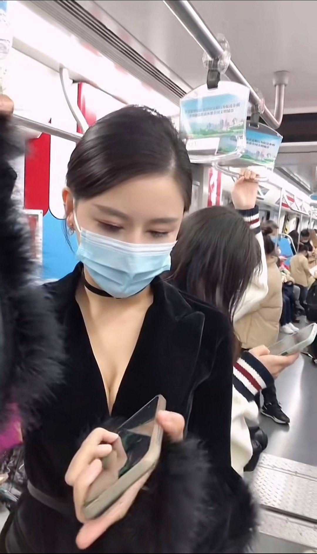 优雅气质 好身材好气质 大长腿小蛮腰 地铁拍照 完美身材