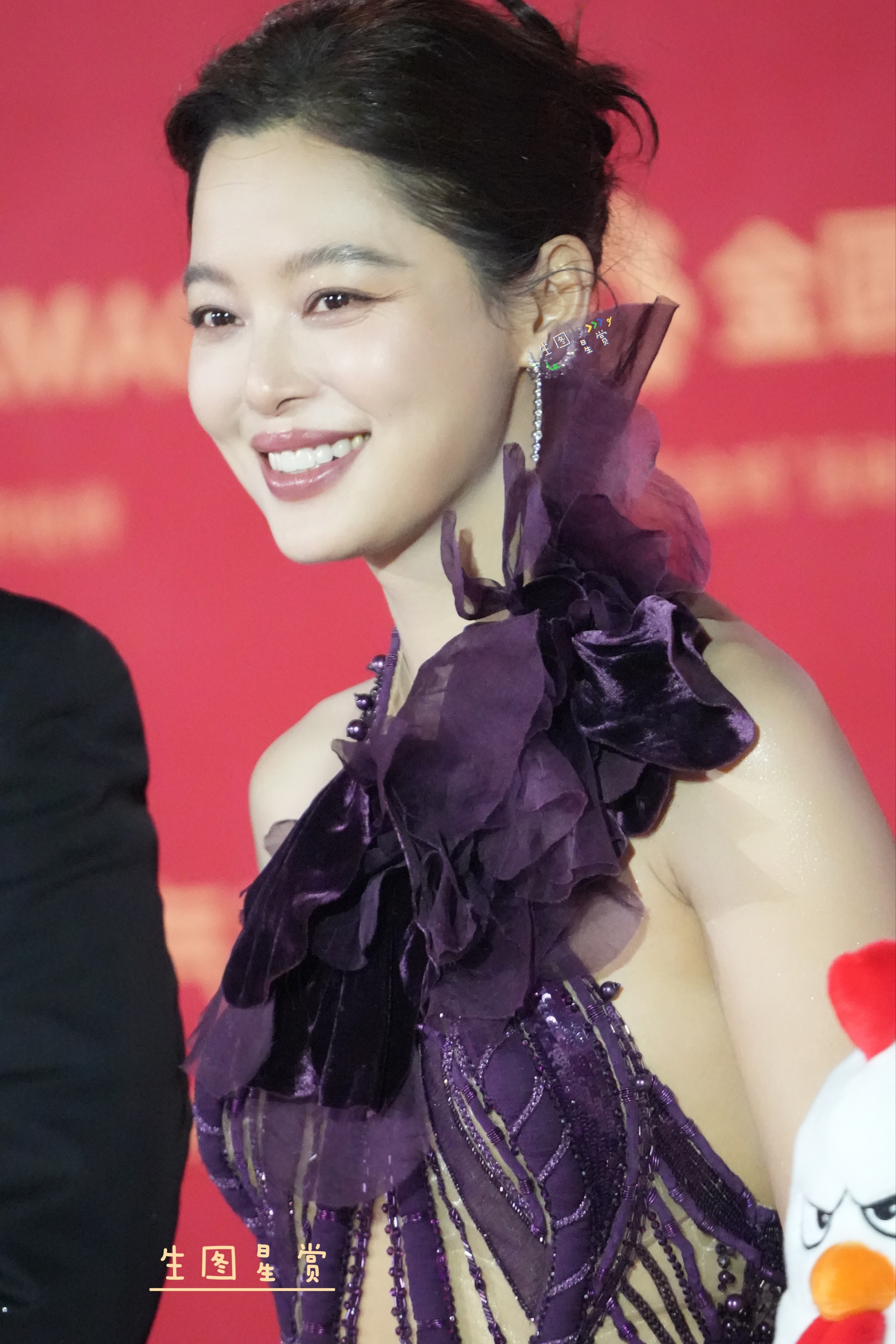 辛芷蕾金鸡奖闭幕红毯明艳大气的国际影后