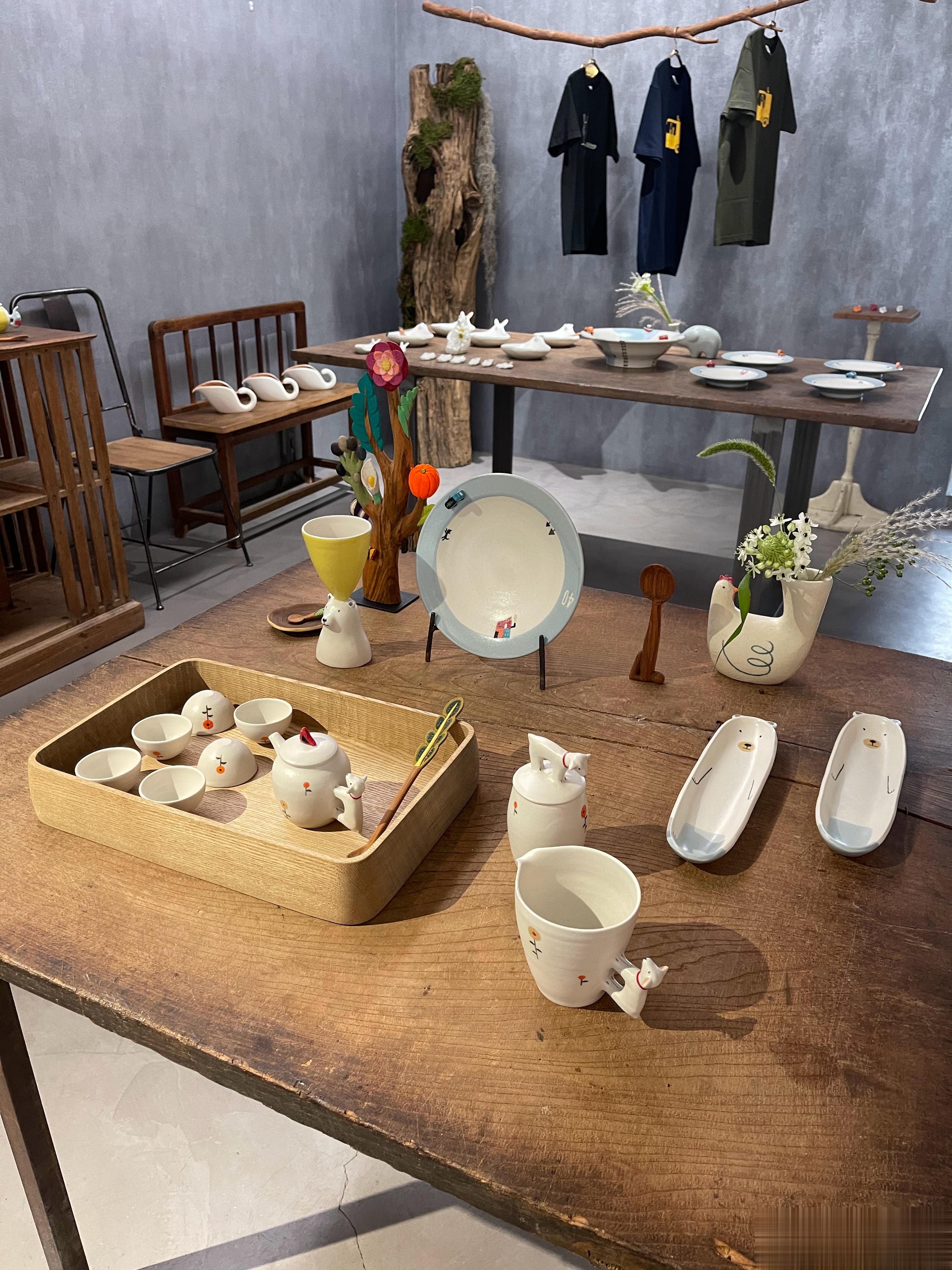 「漫思茶」安彦年朗・小堤晶子 二人展茶器为主的餐具展，现场还可以品茶，小堤晶子老