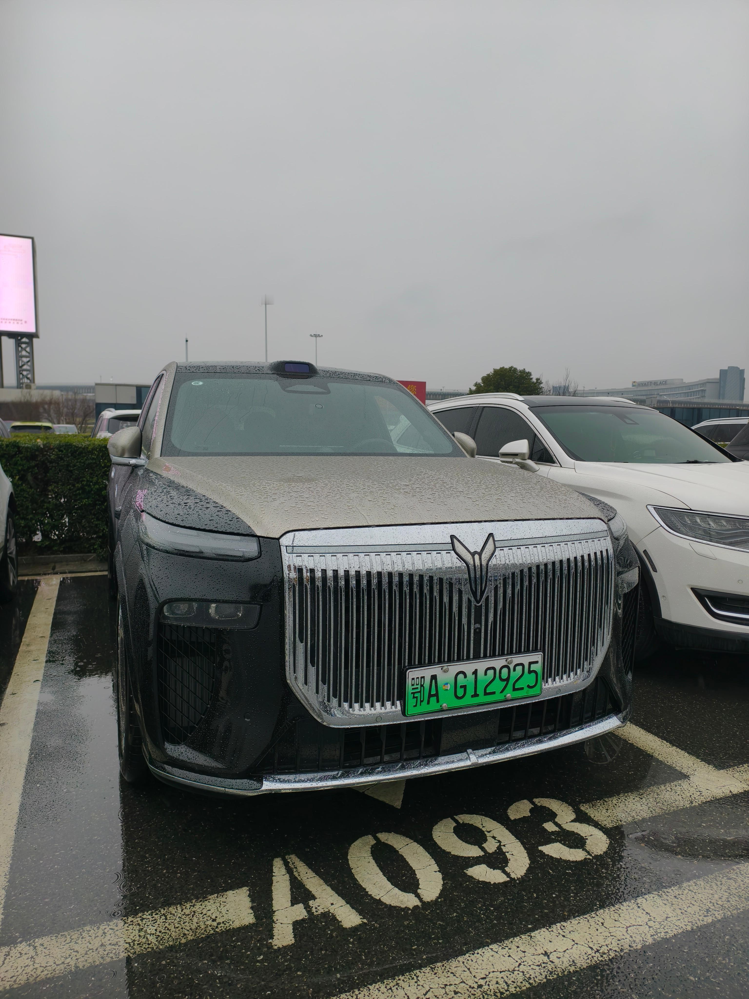 陪朋友来拍库里南，噢不，是岚图泰山，其实有一说一，长得也不像