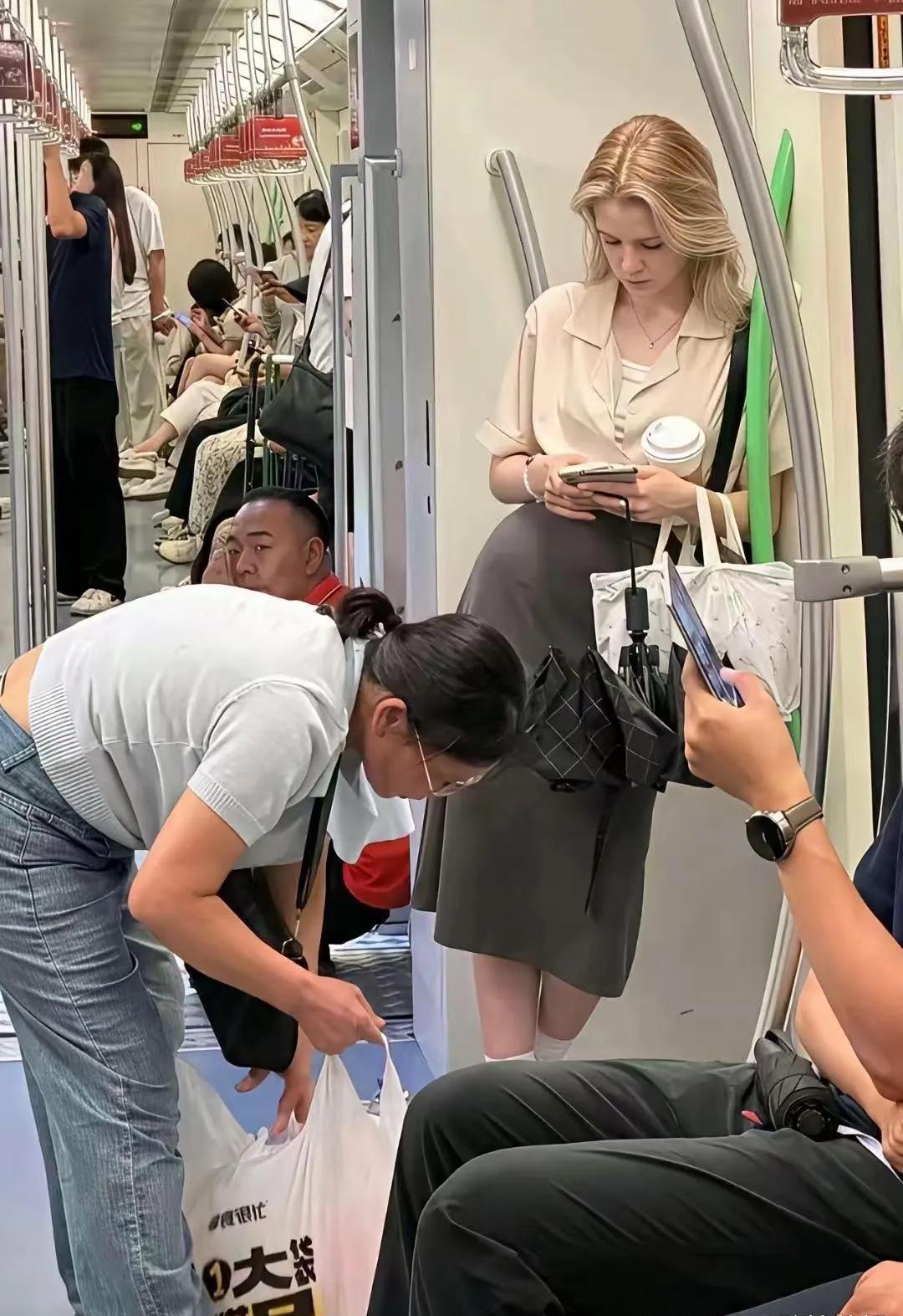 如果让你选一个结婚的话，你选左边的还是右边的？