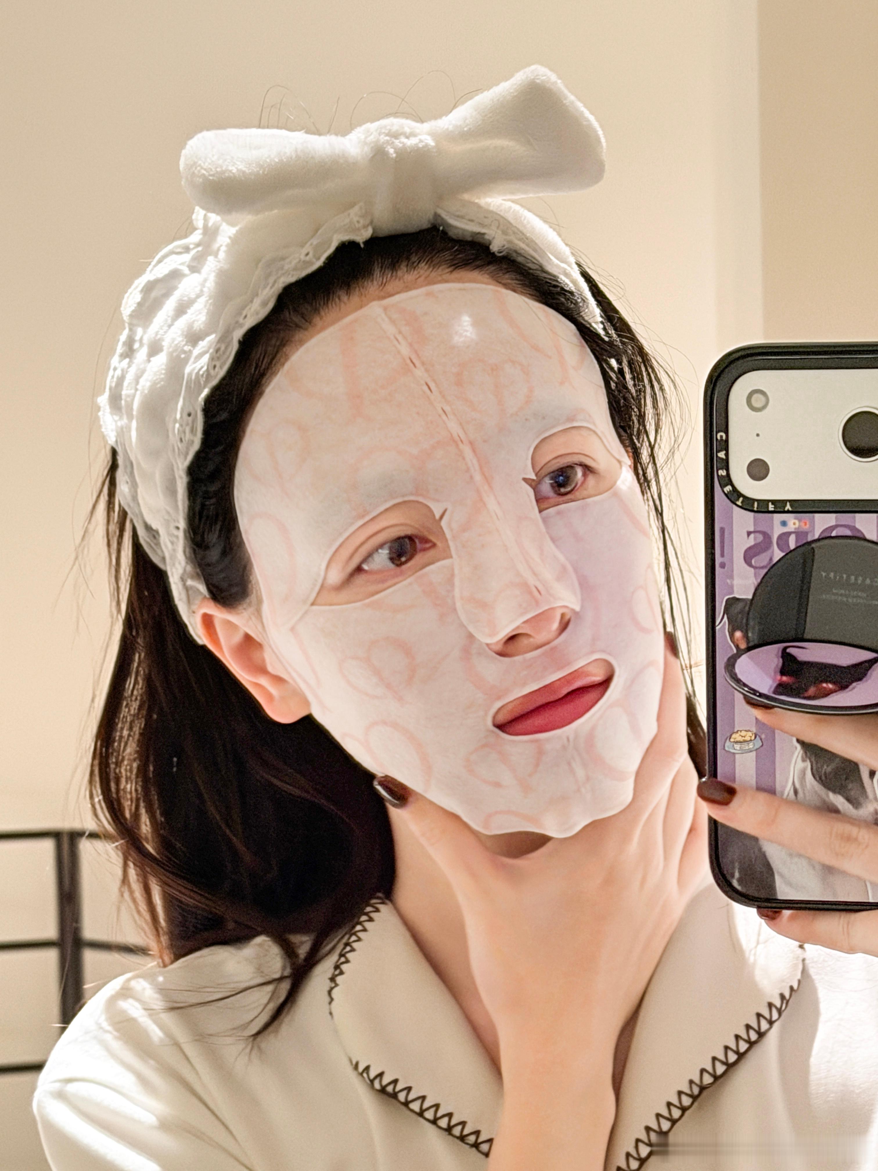 睡前护个肤✌🏻晚安啦～ 