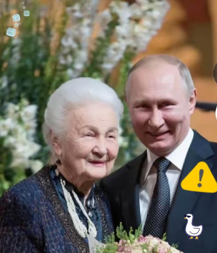 谁能想到，铁骨铮铮的普京大帝，背后藏着这样一位伟大的母亲！
 
玛丽亚41岁才生