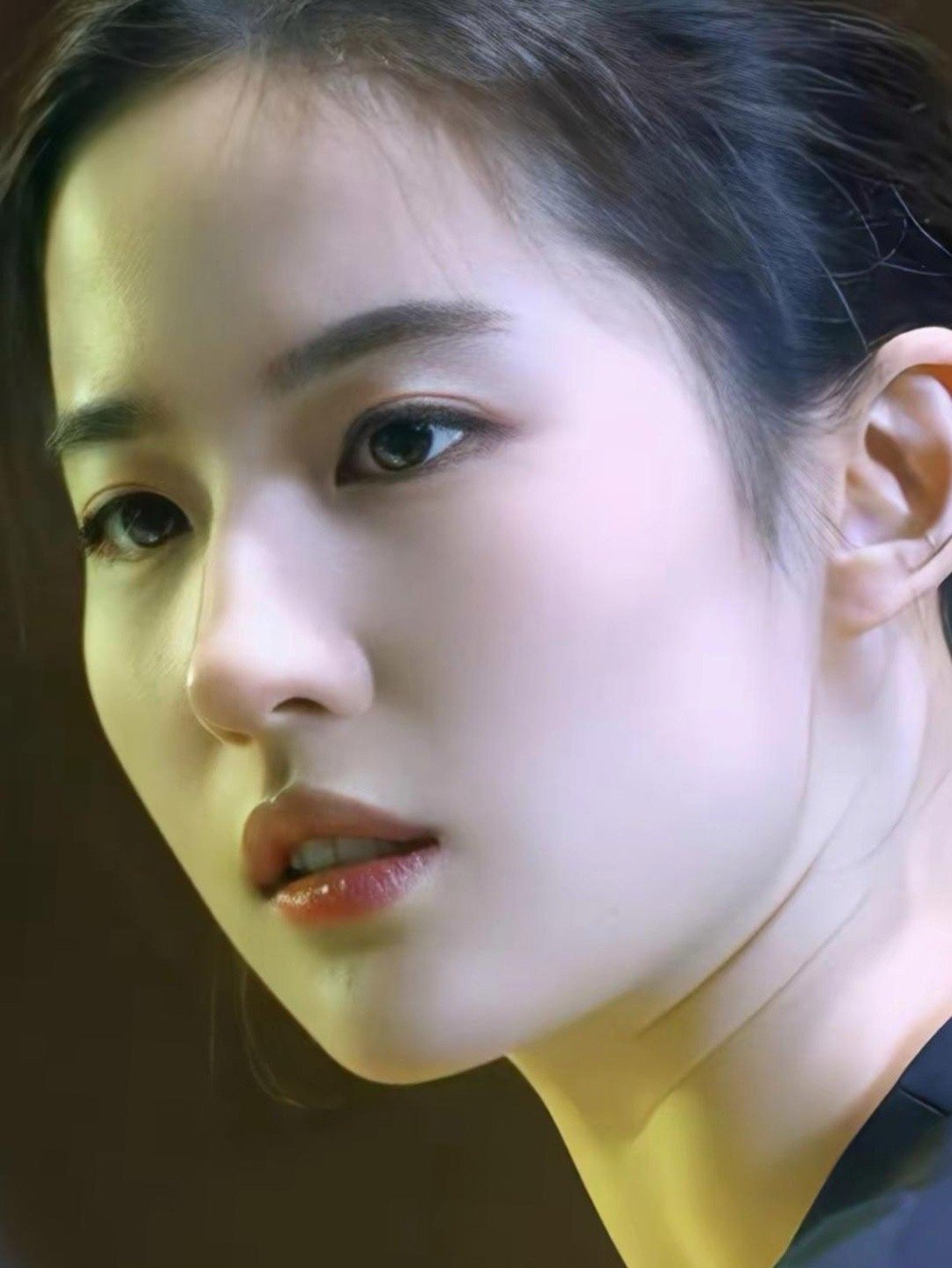 刘亦菲的颜值也太能打了吧！自带脱俗气质的美格外惊艳，每一眼都让人移不开目光，实在